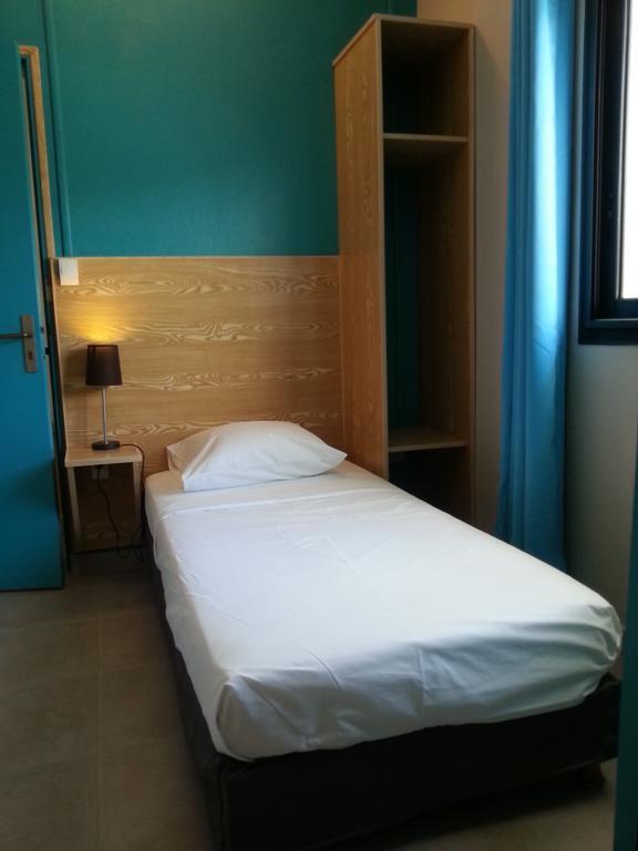 L'Annexe 66 , Saint Denis Centre Ville , A 200 M De La Rue Pietonne , Du Petit Marche Et Du Leader Price , Sur Une Rue Calme, Parking Gratuit Sur La Rue Rum bild